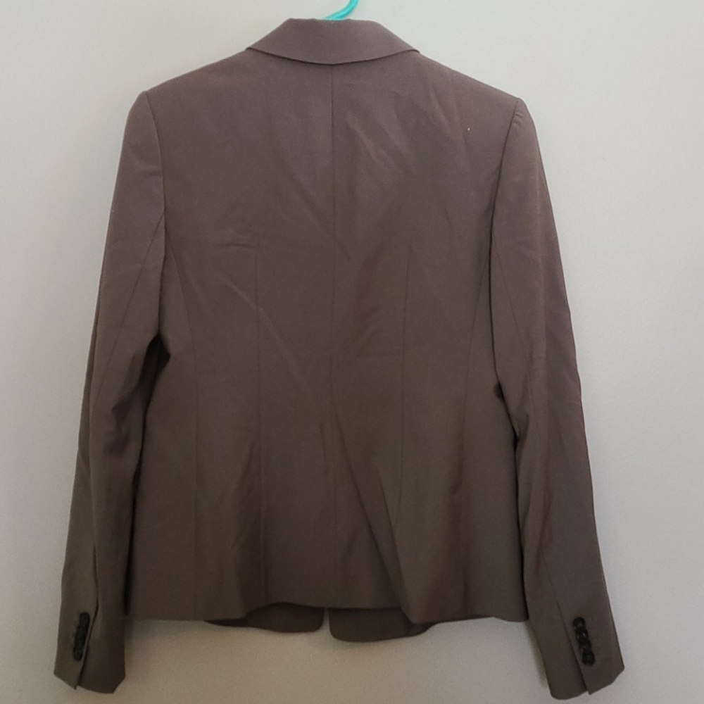 EUC Ann Taylor suit. Lightweight for spring - Picture 3 of 6